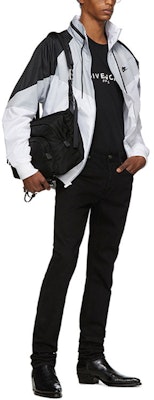 Givenchy SS21 Reverse Logo T-Shirt Hitam BM71653Y6B-001 Sizing Givenchy SS21 Reverse Logo T-Shirt Hitam BM71653Y6B-001