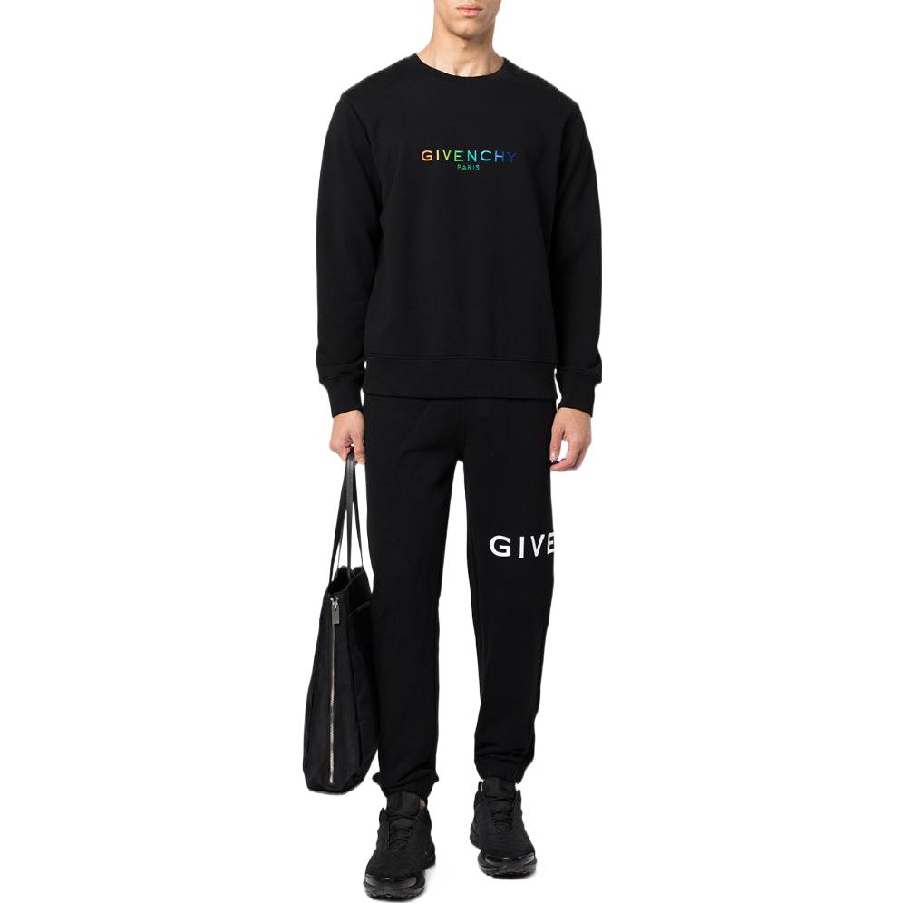 Lookbook GIVENCHY SS22 黑色圓領衛衣印有標誌圖案。 BMJ0GS3Y78001