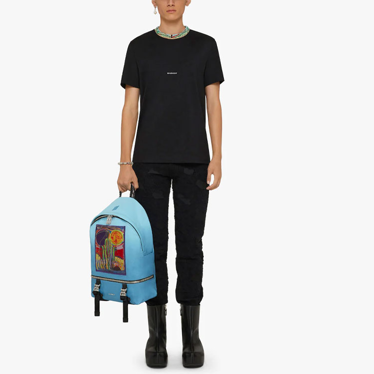 Lookbook 지방시 SS22 블랙 니트 크루넥 반팔 티셔츠. BM71BF3Y6B-001