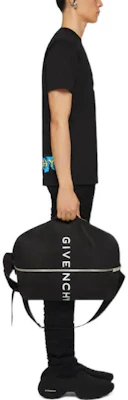 Givenchy SS22 Baju-T Lengan Pendek Hitam dengan Cetakan Logo Hati. BM71DM3Y6B-001 Details for Givenchy SS22 Baju-T Lengan Pendek Hitam dengan Cetakan Logo Hati. BM71DM3Y6B-001
