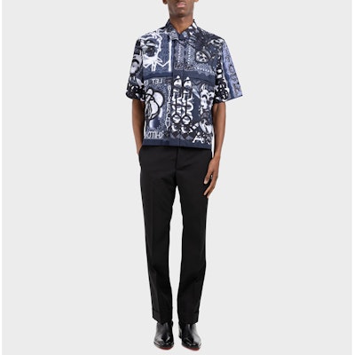 Givenchy Kemeja Lengan Pendek Biru SS22 dengan Desain Motif Hewan. BM60RK144X-461 Lookbook Givenchy Kemeja Lengan Pendek Biru SS22 dengan Desain Motif Hewan. BM60RK144X-461