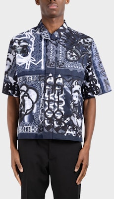 Givenchy Kemeja Lengan Pendek Biru SS22 dengan Desain Motif Hewan. BM60RK144X-461 Shop Givenchy Kemeja Lengan Pendek Biru SS22 dengan Desain Motif Hewan. BM60RK144X-461