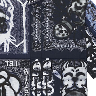 Givenchy Kemeja Lengan Pendek Biru SS22 dengan Desain Motif Hewan. BM60RK144X-461 Sizing Givenchy Kemeja Lengan Pendek Biru SS22 dengan Desain Motif Hewan. BM60RK144X-461