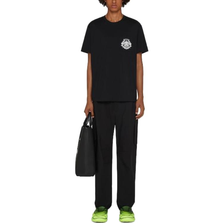 Shop Givenchy SS23 Kaos Crewneck Hitam dengan Logo Grafis. BM71G23YAB-001