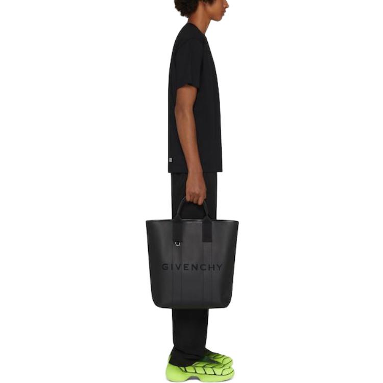 Details for Givenchy SS23 Kaos Crewneck Hitam dengan Logo Grafis. BM71G23YAB-001