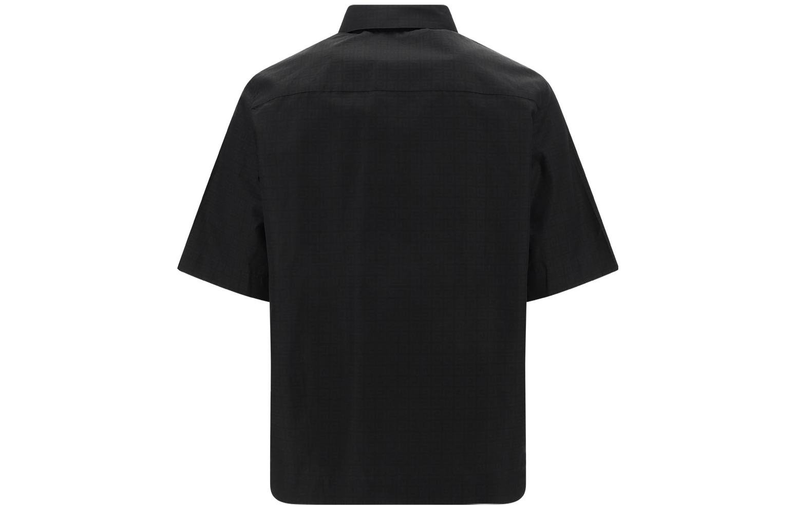 Lookbook Givenchy SS23 Kemeja Polo Hitam Lengan Pendek dengan Ritsleting. BM60PK146X-001