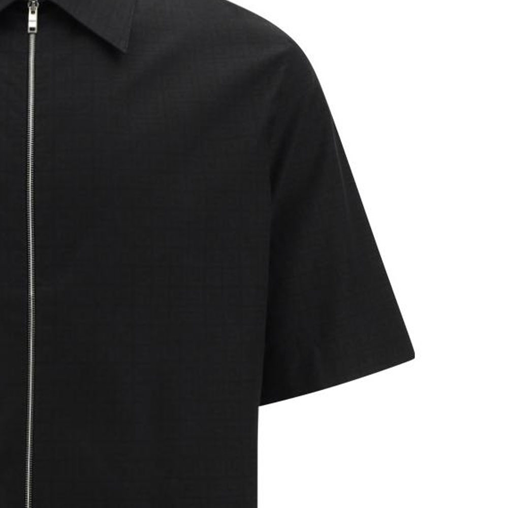 Purchase Givenchy SS23 Kemeja Polo Hitam Lengan Pendek dengan Ritsleting. BM60PK146X-001