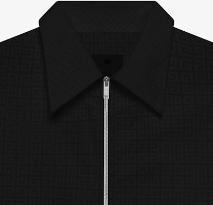 Givenchy SS23 Kemeja Polo Hitam Lengan Pendek dengan Ritsleting. BM60PK146X-001 Sizing Givenchy SS23 Kemeja Polo Hitam Lengan Pendek dengan Ritsleting. BM60PK146X-001