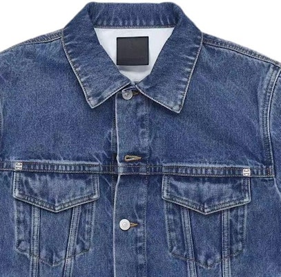 GIVENCHY SS23 Chaqueta Vaquera Índigo con Tachuelas de Logo y Diseño de un Botón. BM012C5Y4V-415 Lookbook GIVENCHY SS23 Chaqueta Vaquera Índigo con Tachuelas de Logo y Diseño de un Botón. BM012C5Y4V-415
