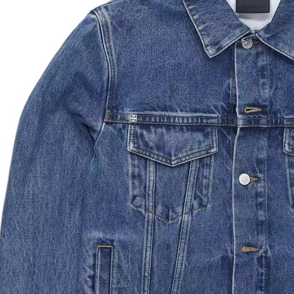 Shop GIVENCHY SS23 Chaqueta Vaquera Índigo con Tachuelas de Logo y Diseño de un Botón. BM012C5Y4V-415