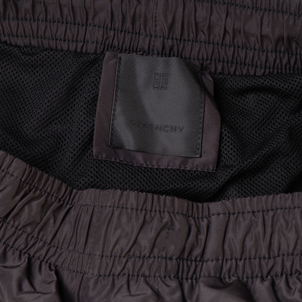 Purchase ジバンシィ SS23 ロゴプリント スイムショーツ ブラック BMA00Y1YCB-004