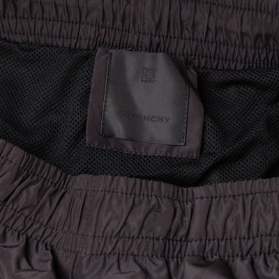 ジバンシィ SS23 ロゴプリント スイムショーツ ブラック BMA00Y1YCB-004 Purchase ジバンシィ SS23 ロゴプリント スイムショーツ ブラック BMA00Y1YCB-004