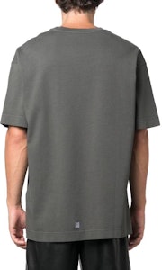 GIVENCHY SS23 Kaos Abu-abu Oversized dengan Cetak Huruf. BM71JT3YGF325 Shop GIVENCHY SS23 Kaos Abu-abu Oversized dengan Cetak Huruf. BM71JT3YGF325