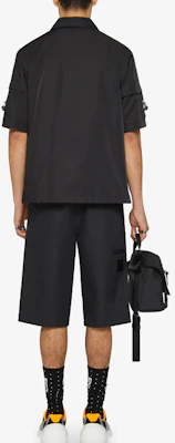 GIVENCHY SS23 Baju Hitam Oversized Berzip Lengan Pendek. BM60WS13YT-001 Shop GIVENCHY SS23 Baju Hitam Oversized Berzip Lengan Pendek. BM60WS13YT-001