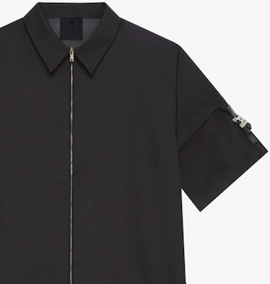 GIVENCHY SS23 Baju Hitam Oversized Berzip Lengan Pendek. BM60WS13YT-001 Sizing GIVENCHY SS23 Baju Hitam Oversized Berzip Lengan Pendek. BM60WS13YT-001