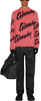 GIVENCHY SS23 Pink Alphabet Print Crewneck Long Sleeve Sweater. BM90M24YDH-692 Lookbook GIVENCHY SS23 Pink Alphabet Print Crewneck Long Sleeve Sweater. BM90M24YDH-692