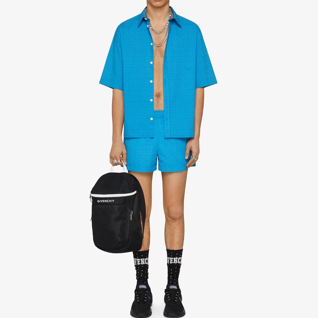 Lookbook Givenchy SS23 Kemeja Lengan Pendek Biru Muda Button-Up. BM60XX14X9-456