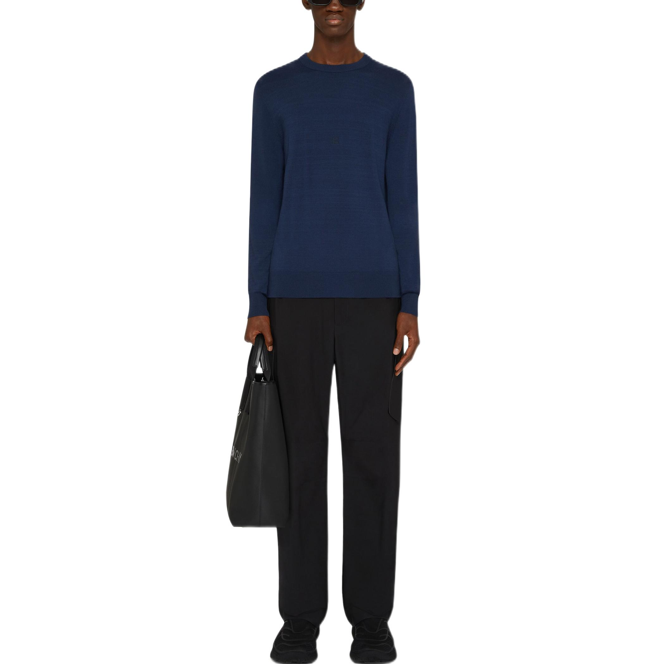 Lookbook 지방시 SS23 블루 크루넥 점퍼 남성용 스몰 로고 자가드. BM90KR4YDD-410