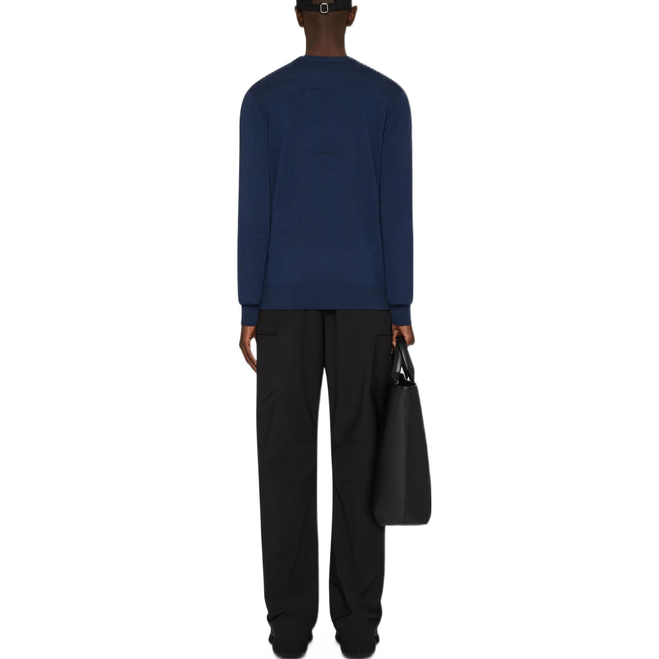 Shop 지방시 SS23 블루 크루넥 점퍼 남성용 스몰 로고 자가드. BM90KR4YDD-410