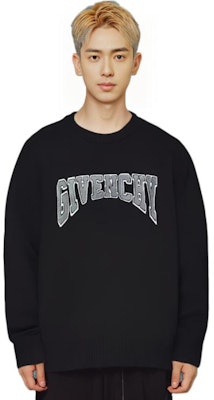 GIVENCHY SS23 Logo Crewneck Loose Fit Sweater Hitam Lengan Panjang. BM90KX4YC6-001 Purchase GIVENCHY SS23 Logo Crewneck Loose Fit Sweater Hitam Lengan Panjang. BM90KX4YC6-001