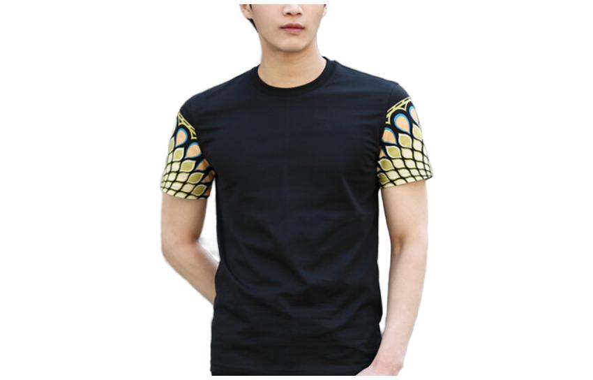 Order Camiseta Negra de Givenchy SS23 con Estampado de Pavo Real y Cuello Redondo 17S7315651-001