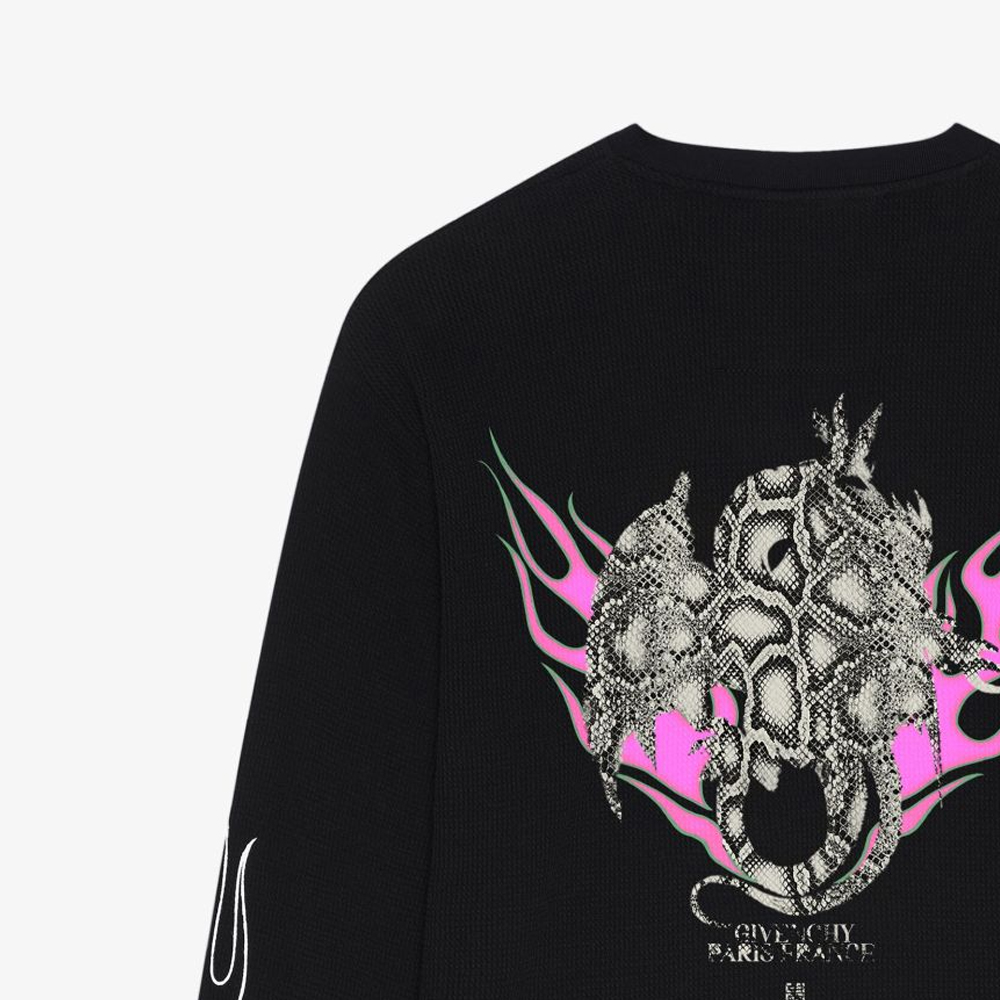 Purchase GIVENCHY SS24 Kaos Lengan Panjang Logo Cetak Naga Hitam Api. BM71KP3YJY-001