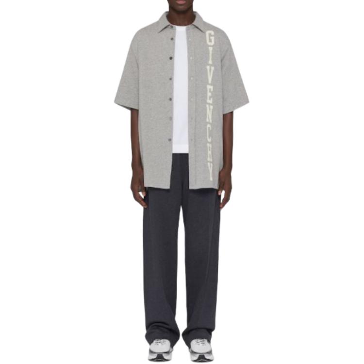 Lookbook Givenchy Kemeja Pendek Abu SS24 Alphabet Point Collar Button-Up. BM611J1YGT-055