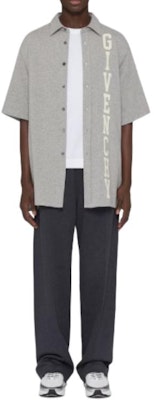 Givenchy Kemeja Pendek Abu SS24 Alphabet Point Collar Button-Up. BM611J1YGT-055 Lookbook Givenchy Kemeja Pendek Abu SS24 Alphabet Point Collar Button-Up. BM611J1YGT-055