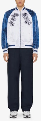 Givenchy SS24 Seluar Lurus Warna Solid Poket Butang Biru Malam BM51G215KK-403 Lookbook Givenchy SS24 Seluar Lurus Warna Solid Poket Butang Biru Malam BM51G215KK-403