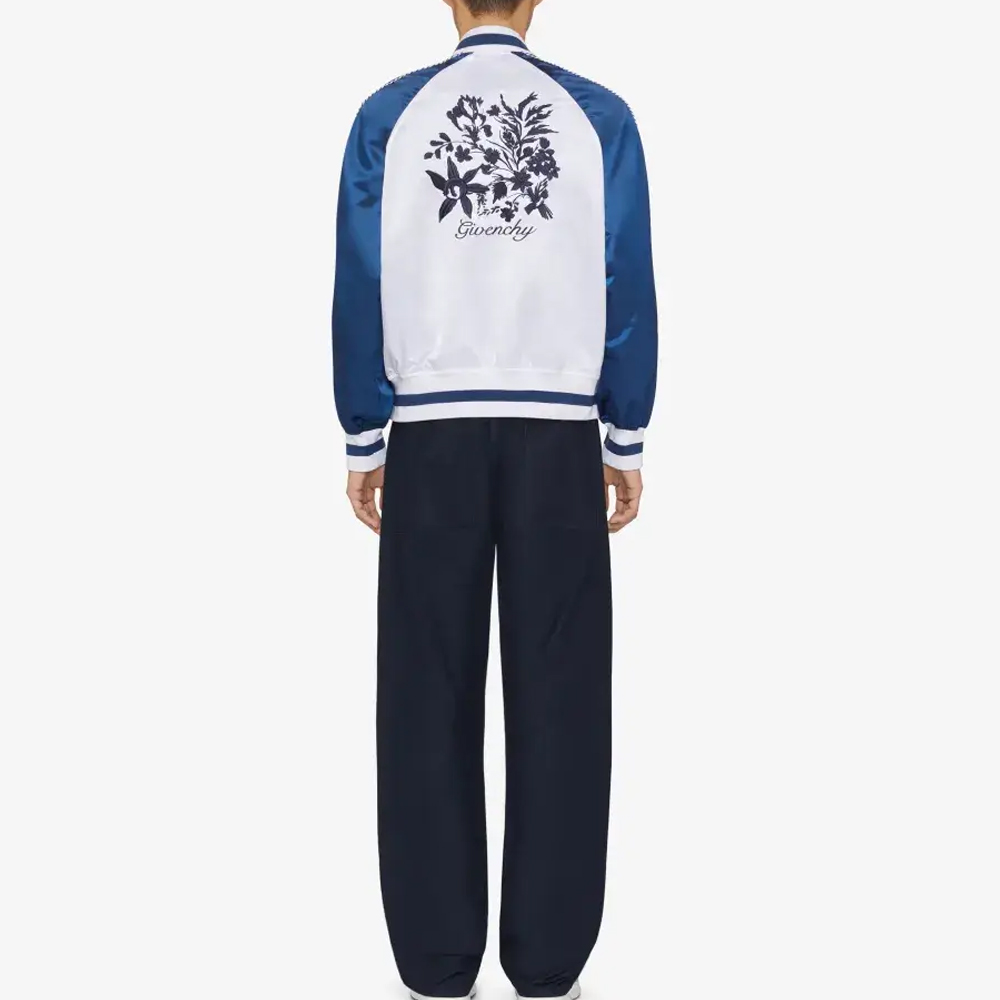 Shop Givenchy SS24 Seluar Lurus Warna Solid Poket Butang Biru Malam BM51G215KK-403