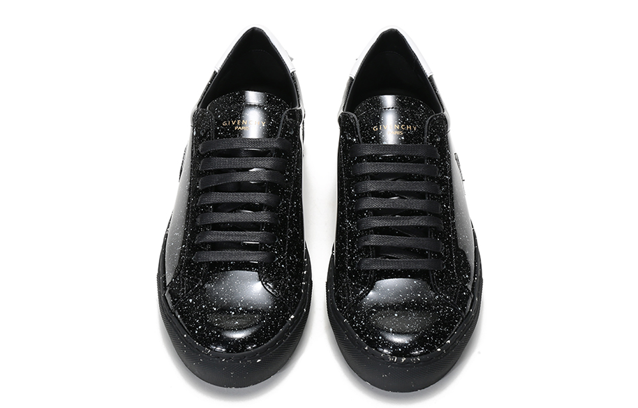 Shop Givenchy Urban Street Low ''Reverse Logo - Zwarte Ster Effect'' BH001DH0T7-004