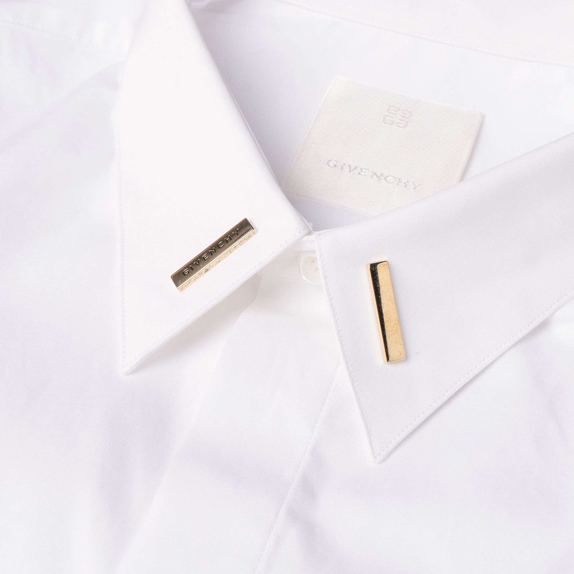 Sizing GIVENCHY Kemeja Lengan Panjang Putih dengan Logo Solid Desain Kasual BM60PU109F-119