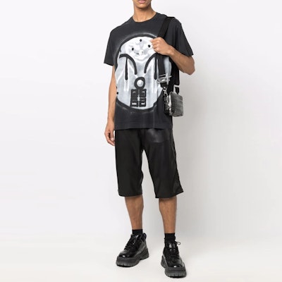 GIVENCHY x Chito SS22 Baju Hitam Logo Spray Paint Crewneck Pendek Lelaki. BM71863Y6B-001 Lookbook GIVENCHY x Chito SS22 Baju Hitam Logo Spray Paint Crewneck Pendek Lelaki. BM71863Y6B-001