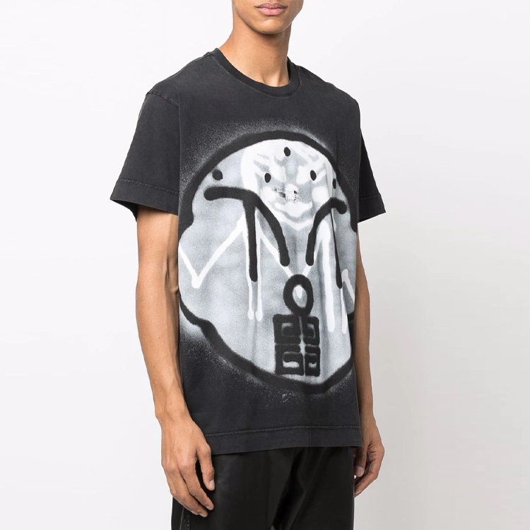 Shop GIVENCHY x Chito SS22 Baju Hitam Logo Spray Paint Crewneck Pendek Lelaki. BM71863Y6B-001