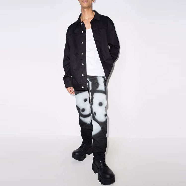 Lookbook GIVENCHY x Chito SS22 Celana Jeans Hitam Straight Fit dengan Cetakan Tag Effect. BM50ST5Y1V-001