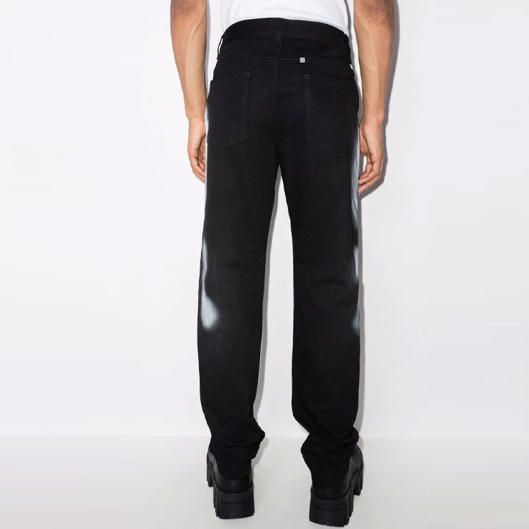Purchase GIVENCHY x Chito SS22 Celana Jeans Hitam Straight Fit dengan Cetakan Tag Effect. BM50ST5Y1V-001