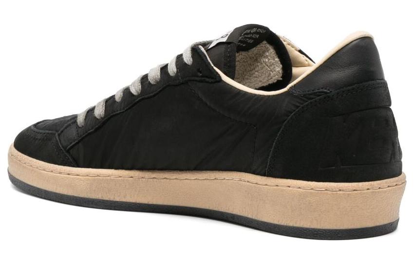 Shop Golden Goose Ball Star ''Schwarz Abgenutzt mit Sternen-Patch'' GMF00117.F004760.90100