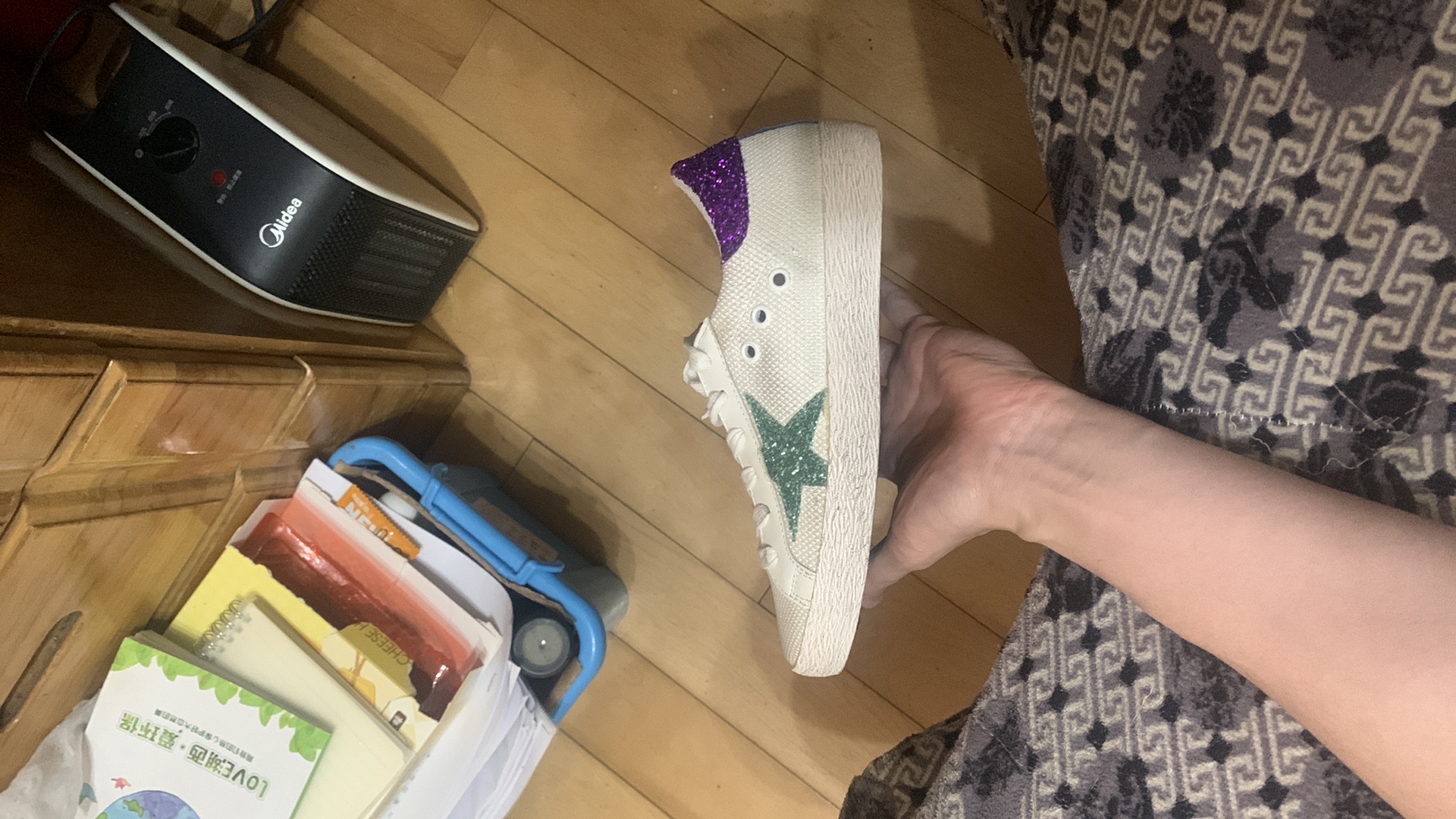 Buy Golden Goose Superstar 'Estrella Plateada Brillante Cola Púrpura Desgastada' G31WS590-B86