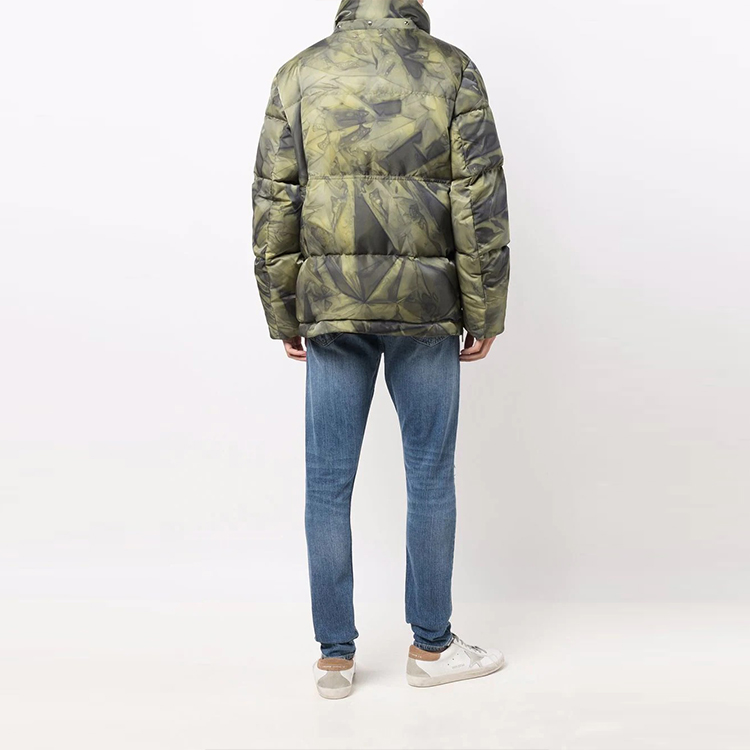 Shop ゴールデングース グリーンカモプリント フード付きロングスリーブ ダウンジャケット GMP01016P00057735479