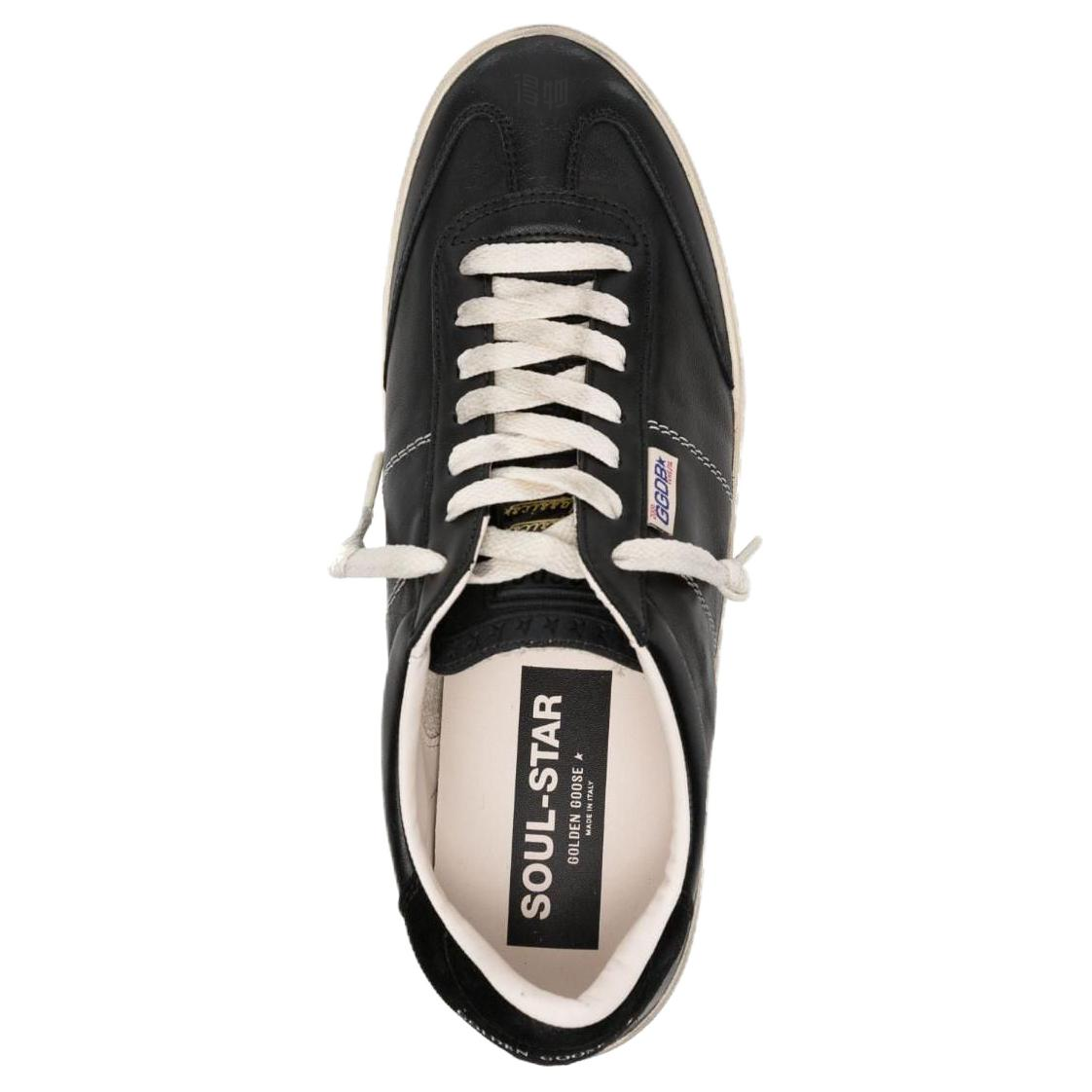 Shop Golden Goose 低帮系带鞋 '黑色皮革橡胶' GMF00464.F005050.90100