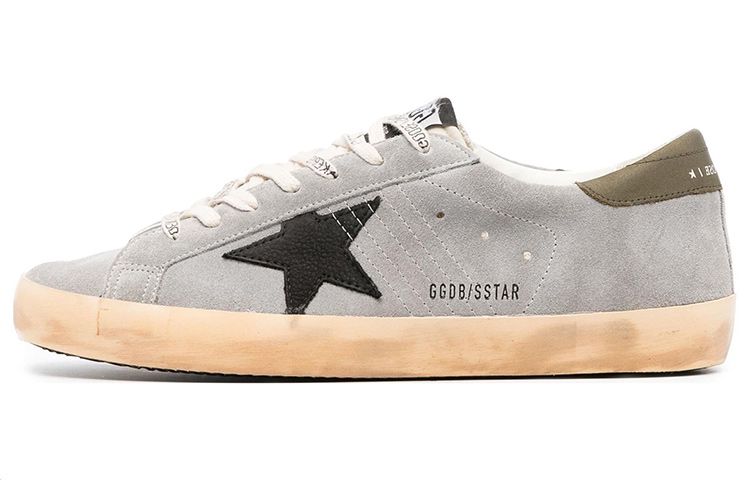 Buy ゴールデングース グレー ローカットスニーカー
```
Golden Goose Grey Low-cut Sneakers
``` GMF00101.F004798.82392