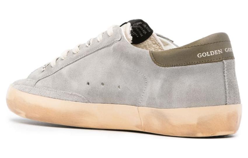 Lookbook ゴールデングース グレー ローカットスニーカー
```
Golden Goose Grey Low-cut Sneakers
``` GMF00101.F004798.82392