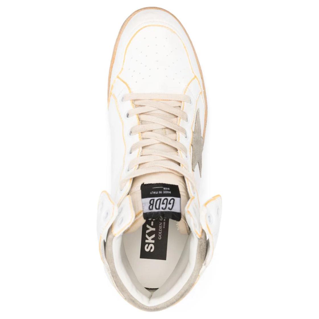 Shop Golden Goose Sky-Star 'Gris Amarillo Desgastado' GMF00230.F004089.10961
