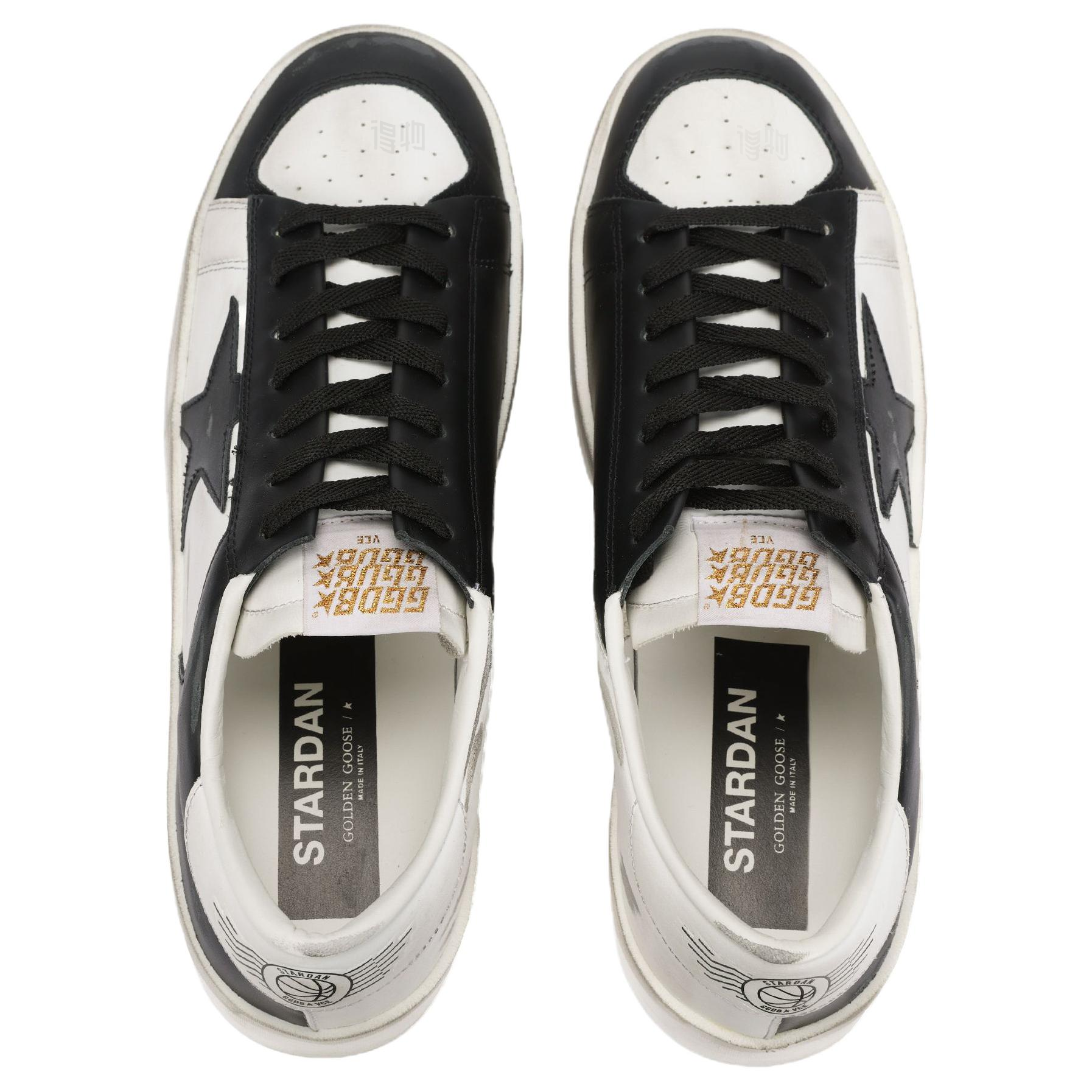 Lookbook Golden Goose Stardan ''Noir Blanc Délavé avec Accents d''Étoiles'' GMF00128.F002186.10283