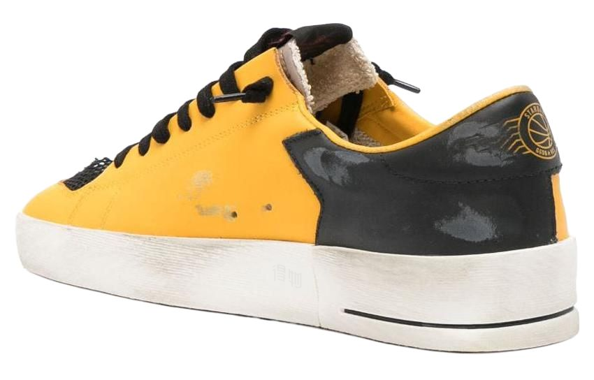 Shop Golden Goose Stardan ''Geel Zwarte Ster Patch'' GMF00370.F004395.90327