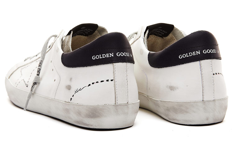 Shop ゴールデングース Superstar 黒尻尾グラフィティ GMF00101.F000124.10278