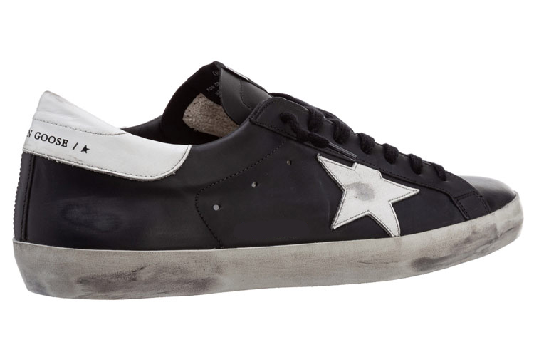Shop Golden Goose Super-Star 'Negro Blanco Desgastado' GMF00101.F000321.80203