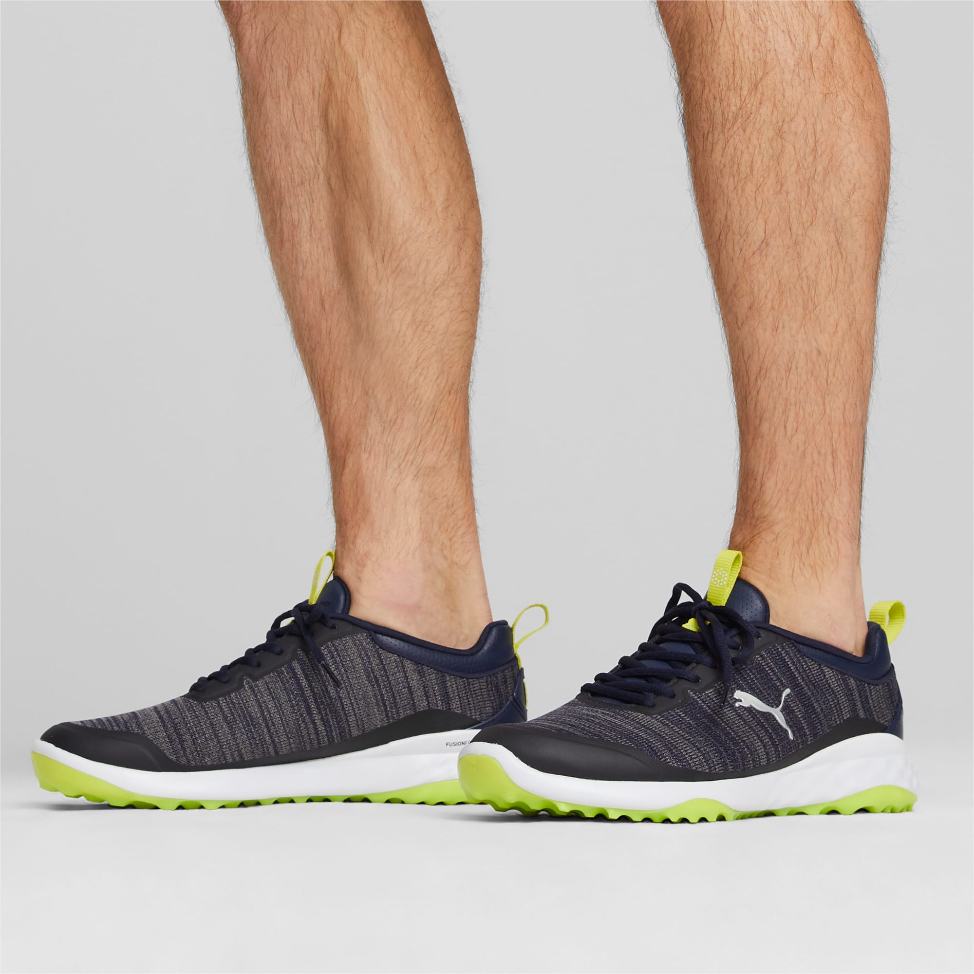 Lookbook Sepatu Golf Fusion Pro Tanpa Paku Sol Karet 377041-02