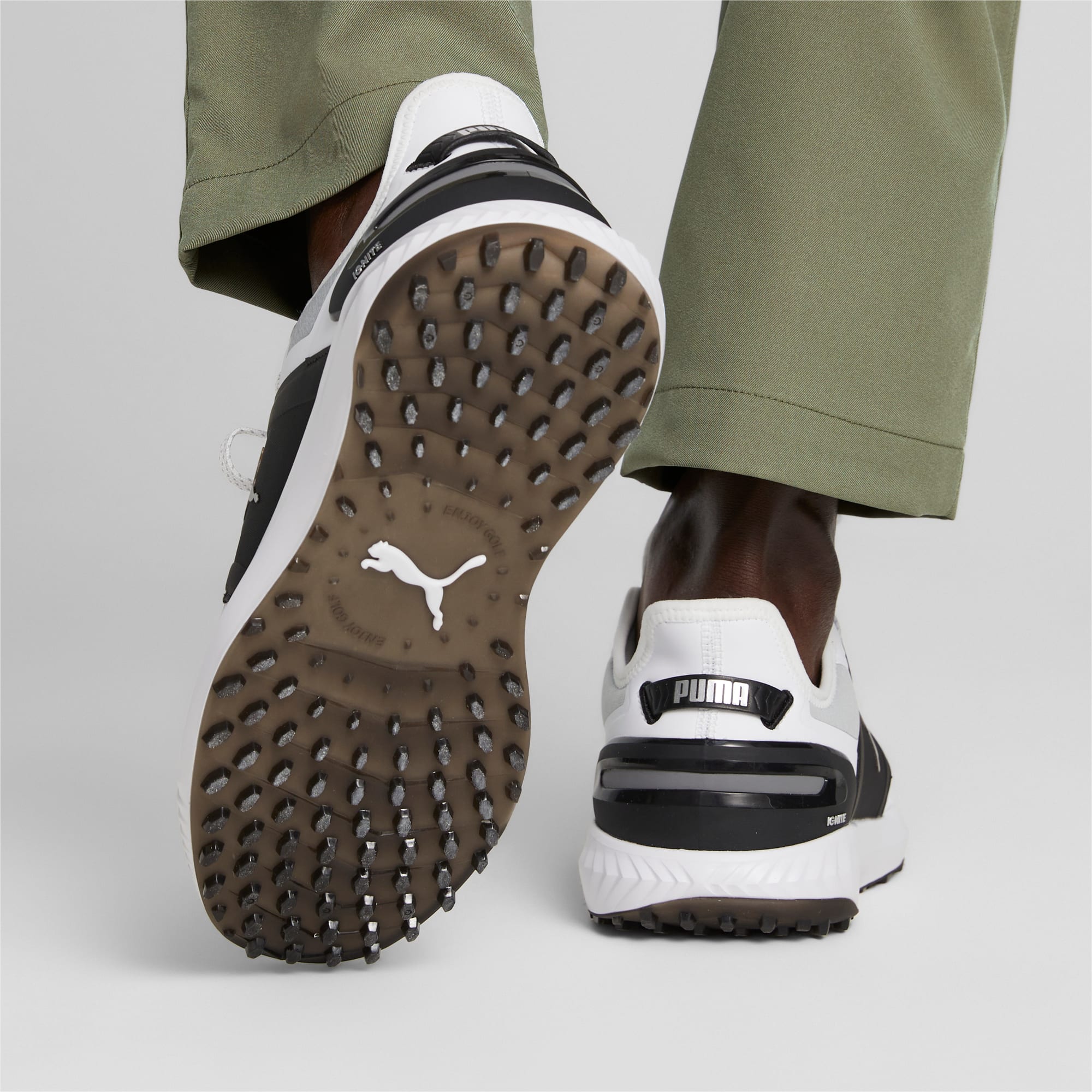 Shop Zapatos de Golf Ignite Elevate Sin Tacos 376077-06