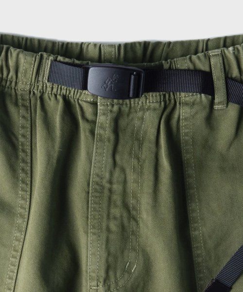 Shop Gramicci 寬鬆錐形褲 橄欖綠 GRA242XPT01T051